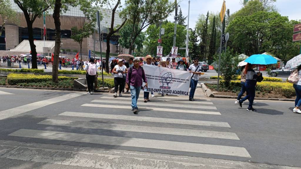 Se suman maestros del Edomex a protestas en CDMX y denuncian demagogia de la&nbsp;4T
